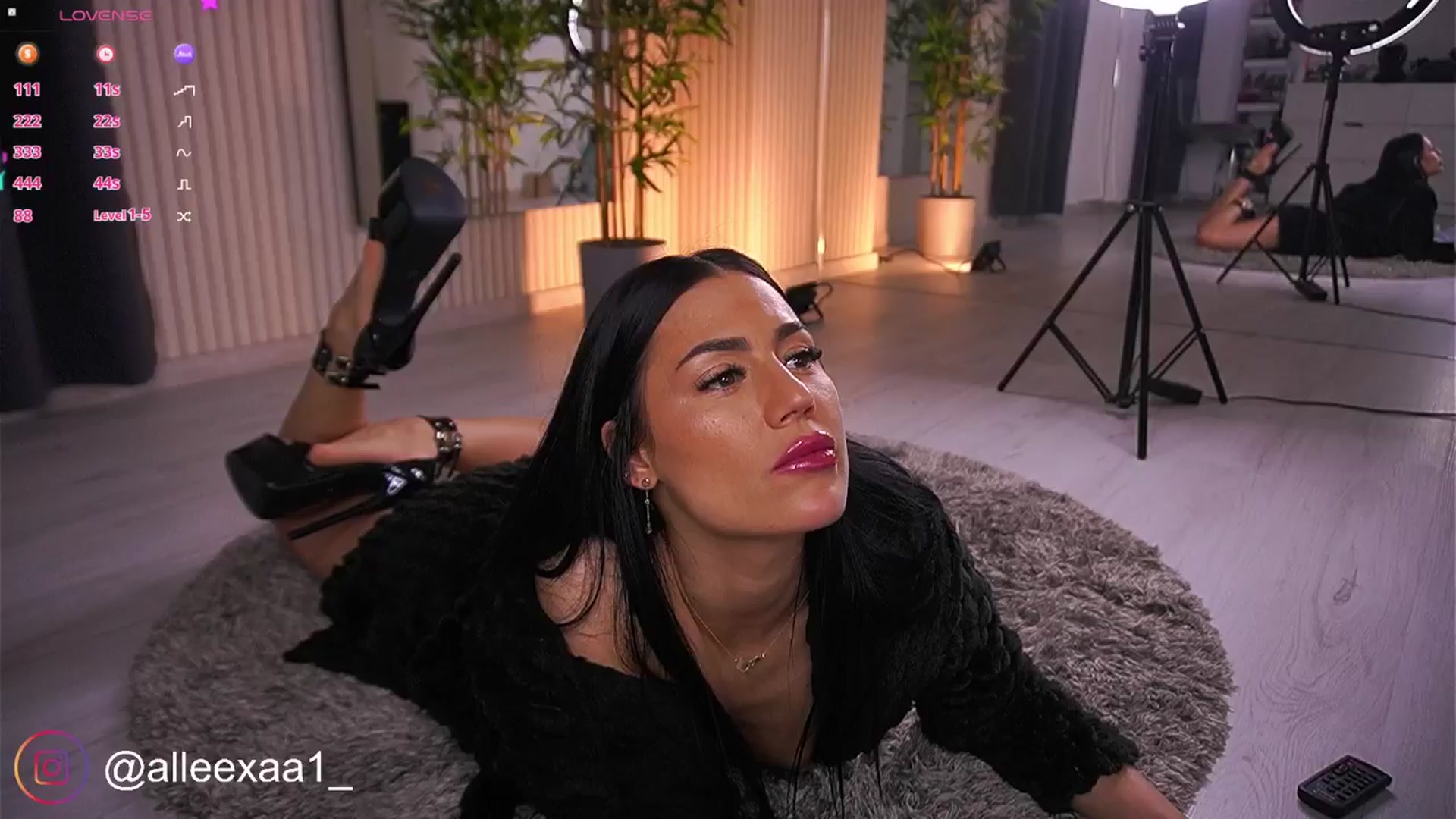 Gallery image thumbnail from AbbelaWhite's myfreecams stream on, 03/28/2025, 11:58 image 7 of 20