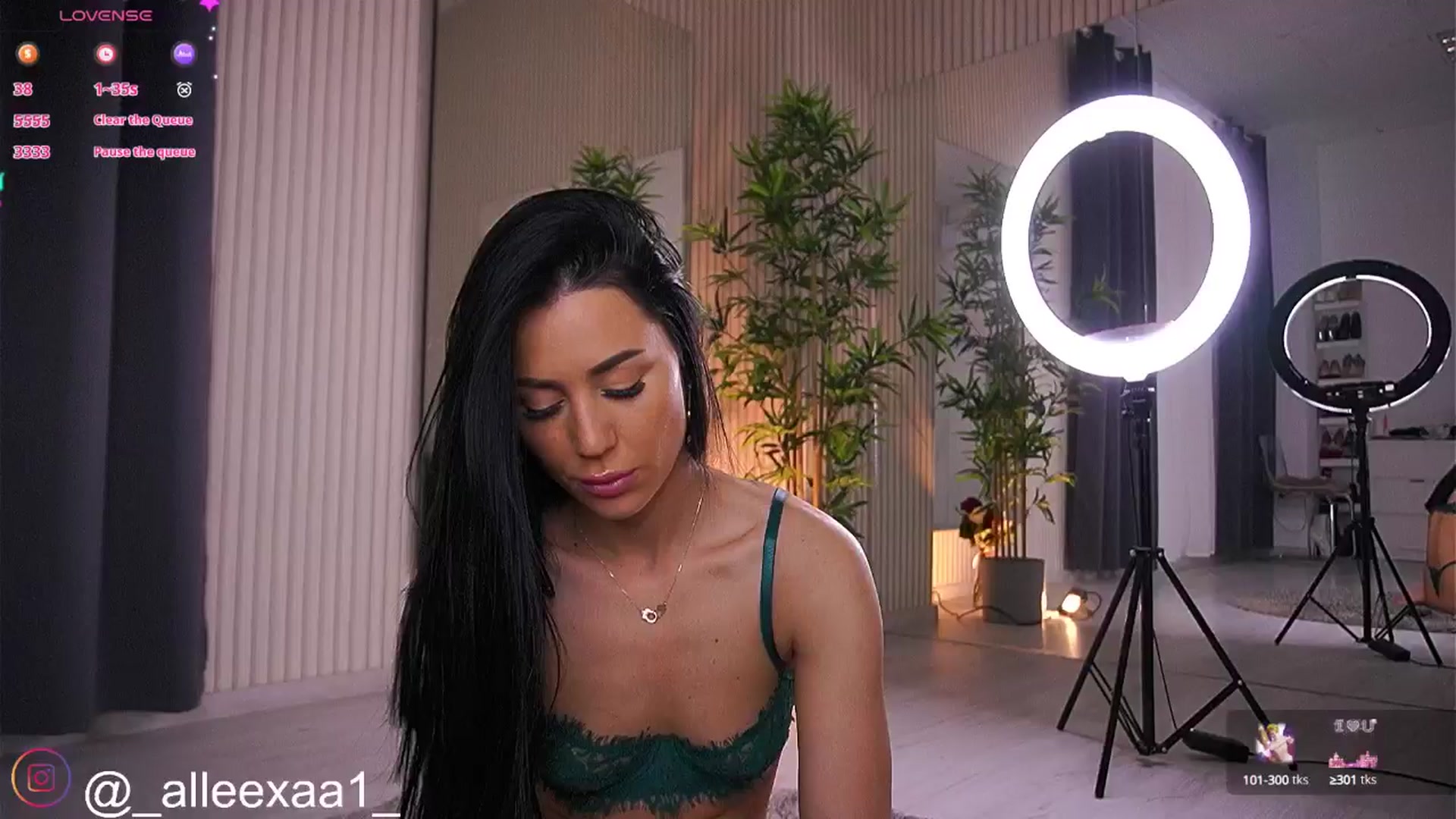 Gallery image thumbnail from AbbelaWhite's myfreecams stream on, 04/03/2025, 06:42 image 16 of 20