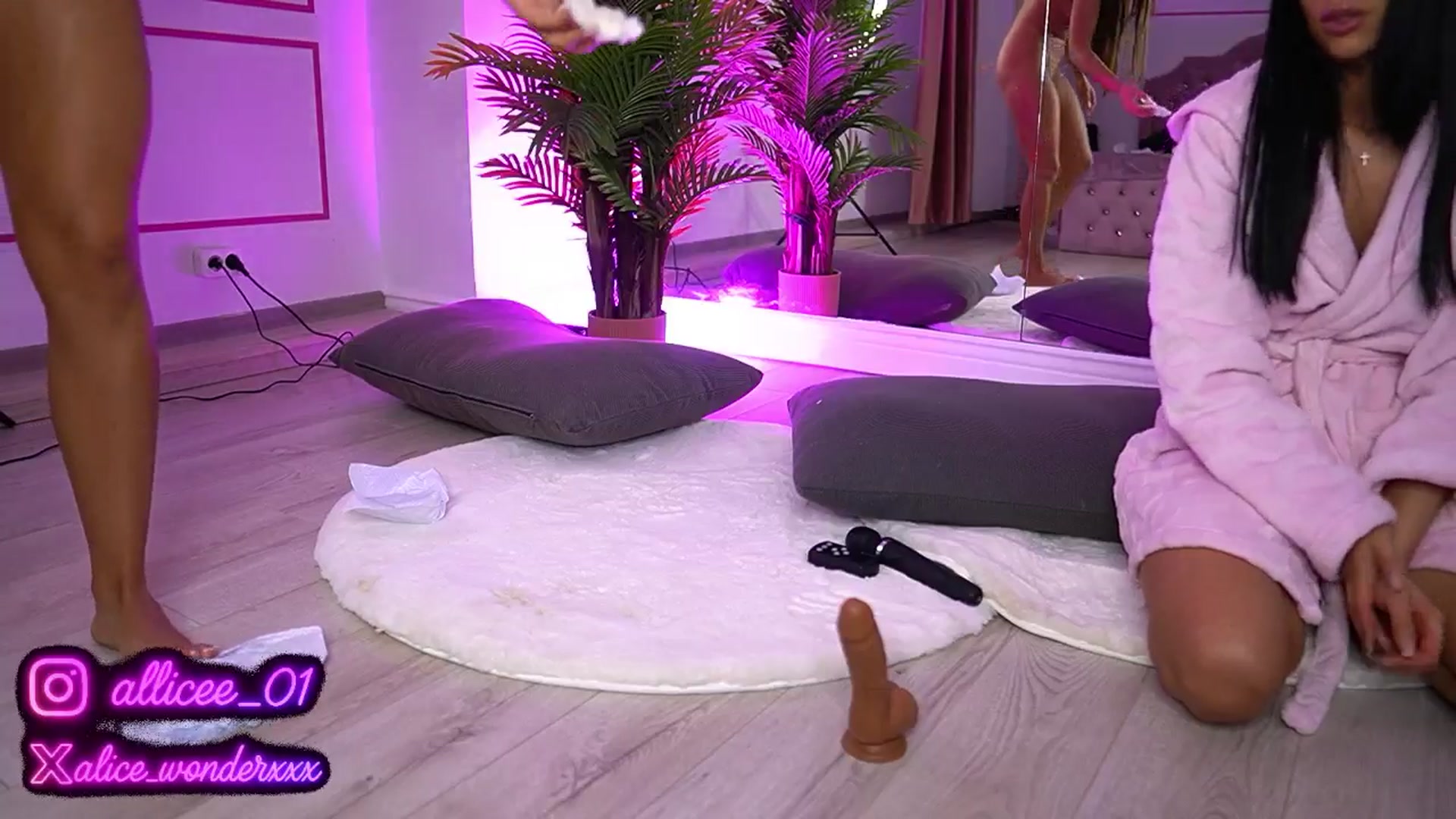 Gallery image thumbnail from AbbelaWhite's myfreecams stream on, 05/08/2025, 09:11 image 8 of 20
