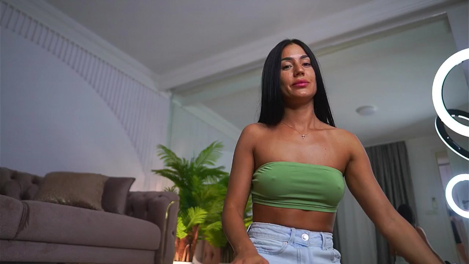 Gallery image thumbnail from AbbelaWhite's myfreecams stream on, 06/19/2025, 13:48 image 15 of 20