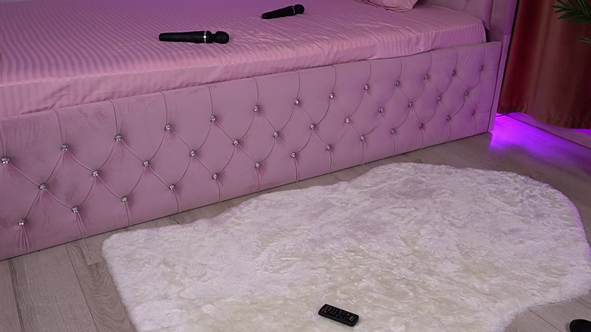 Gallery image thumbnail from AbbelaWhite's myfreecams stream on, 08/28/2025, 11:31 image 12 of 20