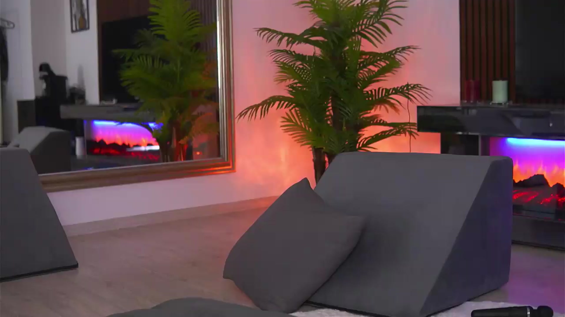 Gallery image thumbnail from AbbelaWhite's myfreecams stream on, 07/31/2026, 11:22 image 9 of 20