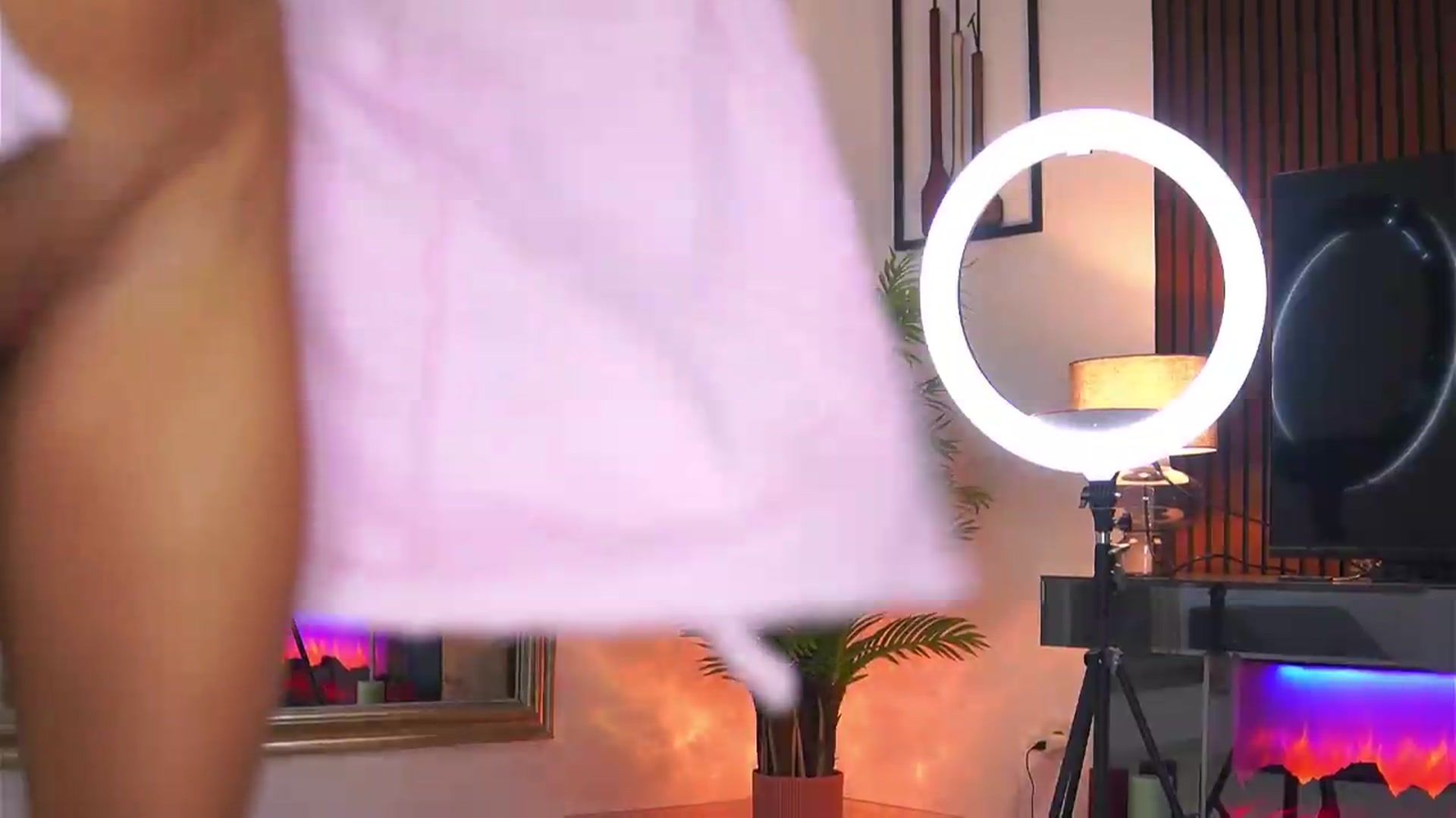 Gallery image thumbnail from AbbelaWhite's myfreecams stream on, 08/26/2026, 12:17 image 2 of 20