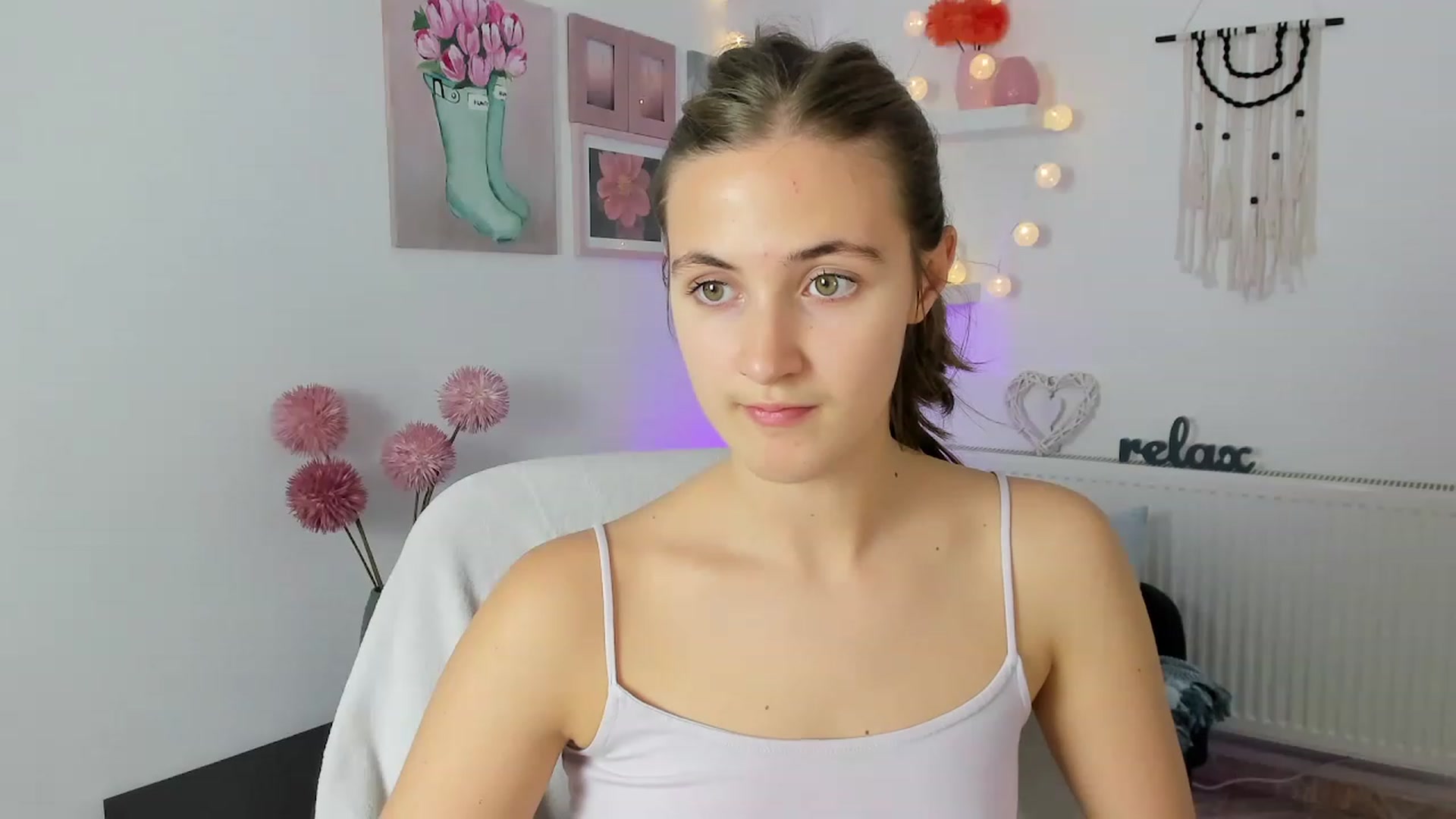 Gallery image thumbnail from Abbey_Grey's myfreecams stream on, 11/16/2022, 17:06 image 1 of 20