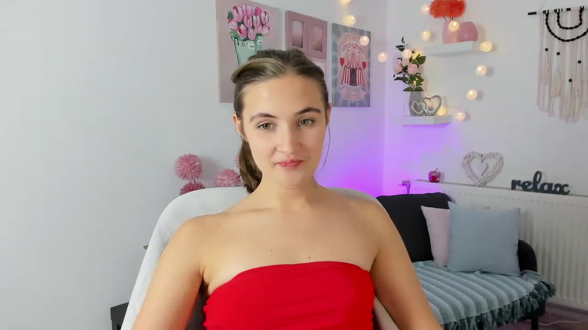 Gallery image thumbnail from Abbey_Grey's myfreecams stream on, 11/18/2022, 18:07 image 15 of 20
