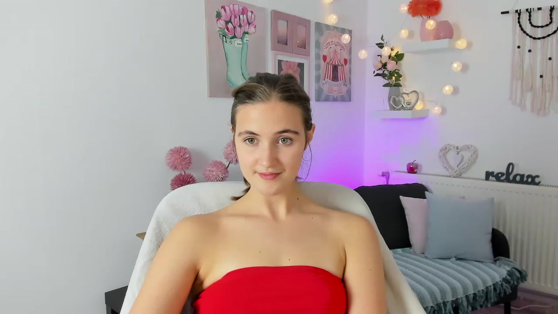Gallery image thumbnail from Abbey_Grey's myfreecams stream on, 11/18/2022, 18:07 image 17 of 20