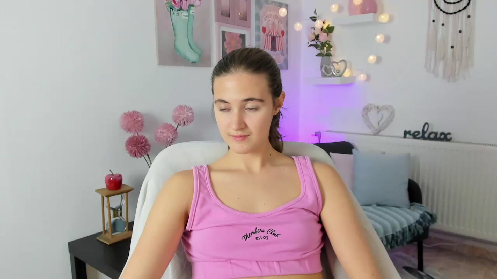Gallery image thumbnail from Abbey_Grey's myfreecams stream on, 11/19/2022, 18:09 image 12 of 20