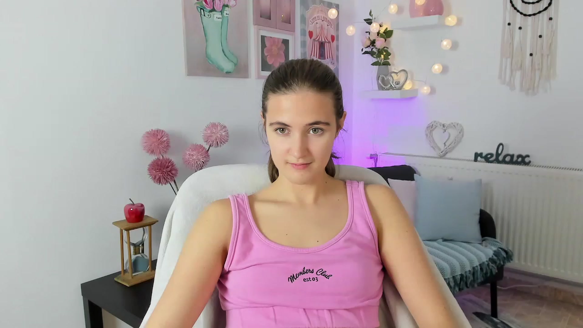 Gallery image thumbnail from Abbey_Grey's myfreecams stream on, 11/19/2022, 18:09 image 5 of 20