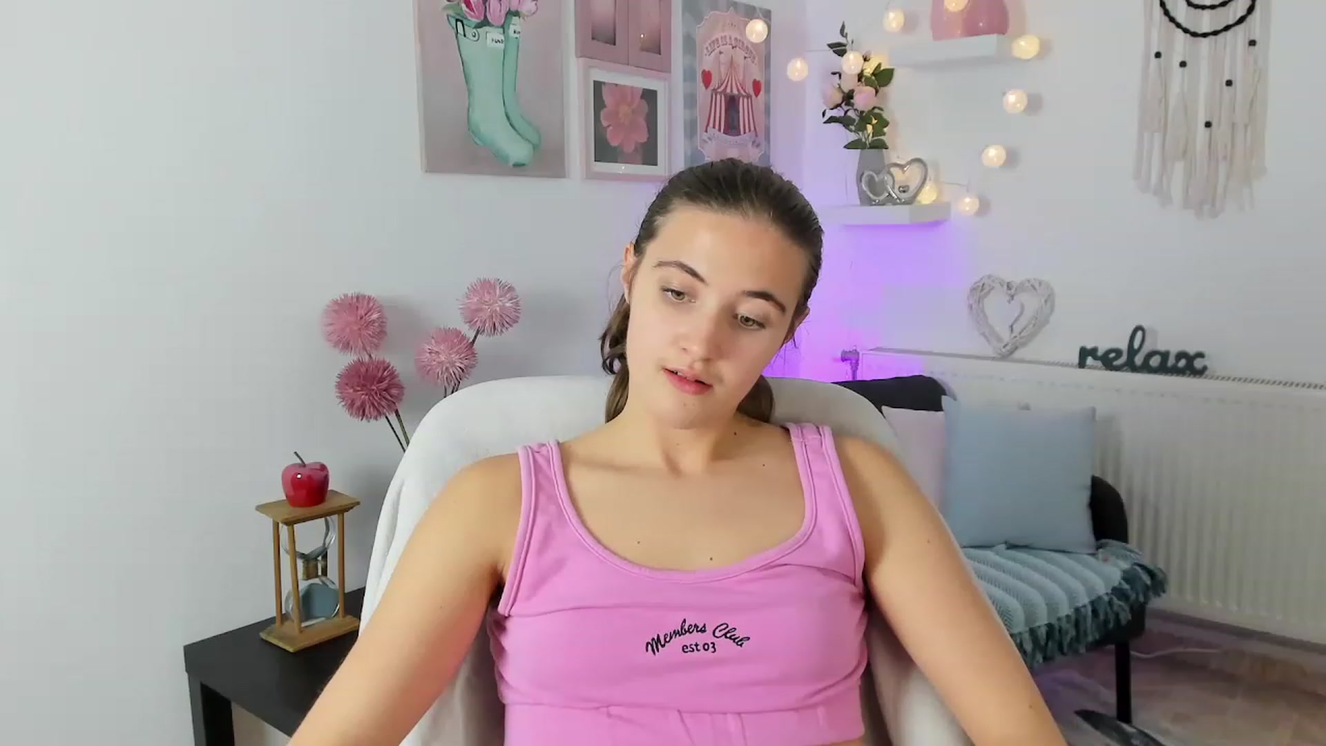 Gallery image thumbnail from Abbey_Grey's myfreecams stream on, 11/19/2022, 18:09 image 14 of 20