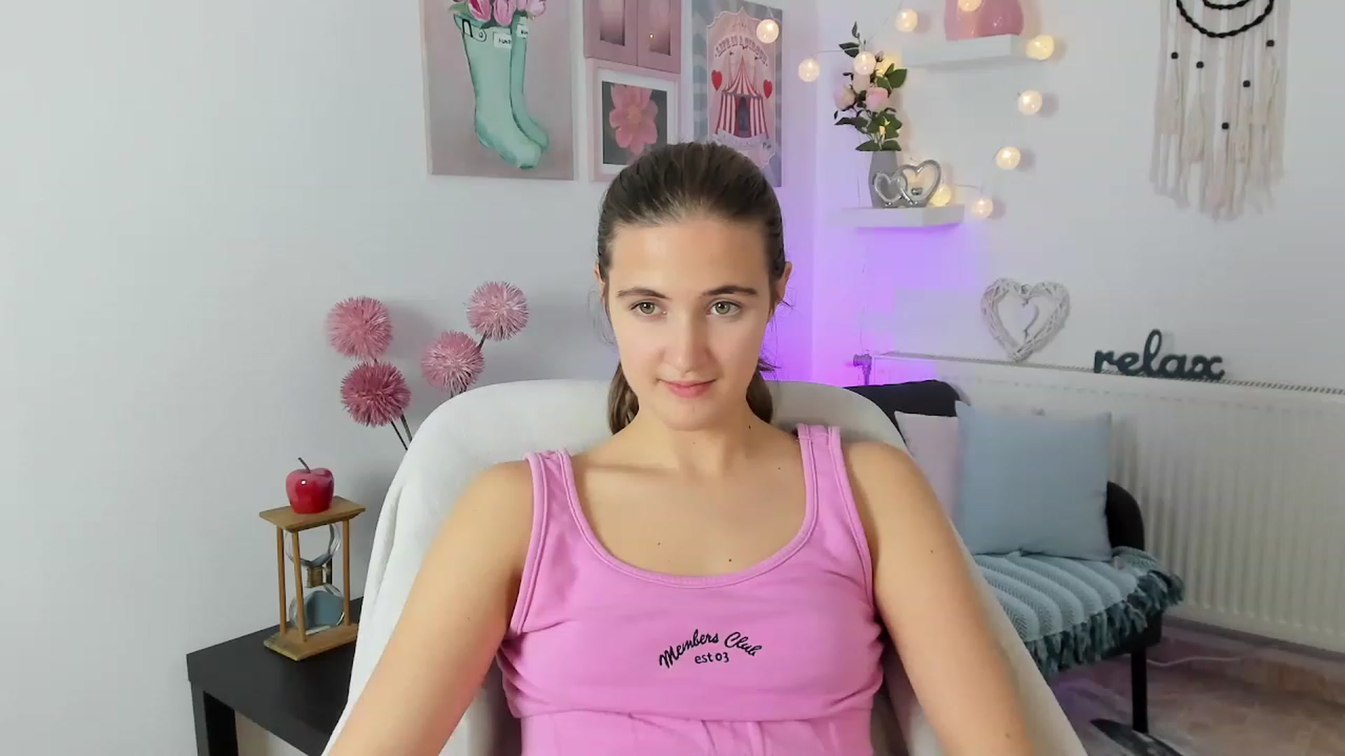Gallery image thumbnail from Abbey_Grey's myfreecams stream on, 11/19/2022, 18:09 image 8 of 20