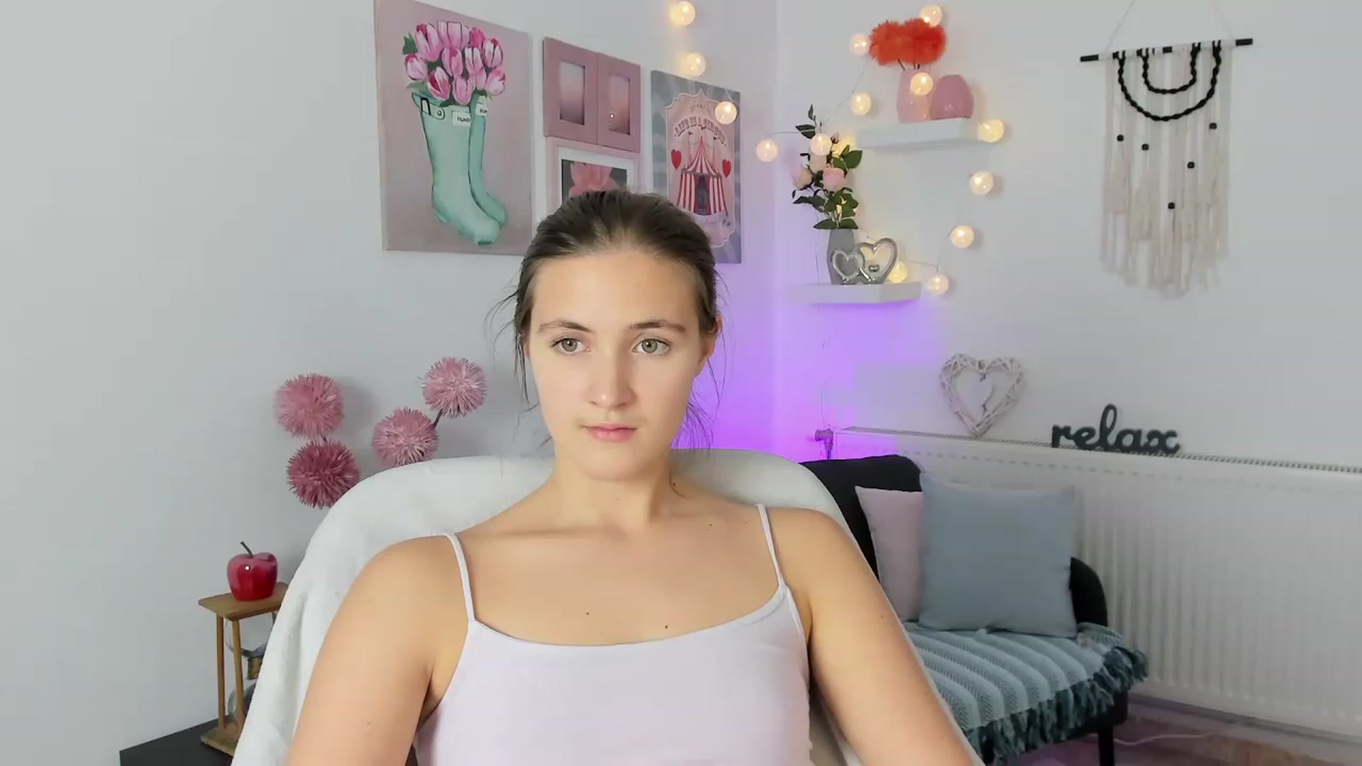 Gallery image thumbnail from Abbey_Grey's myfreecams stream on, 11/20/2022, 15:29 image 14 of 20