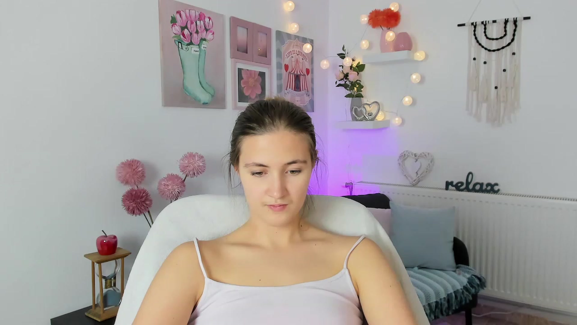 Gallery image thumbnail from Abbey_Grey's myfreecams stream on, 11/20/2022, 16:46 image 9 of 20