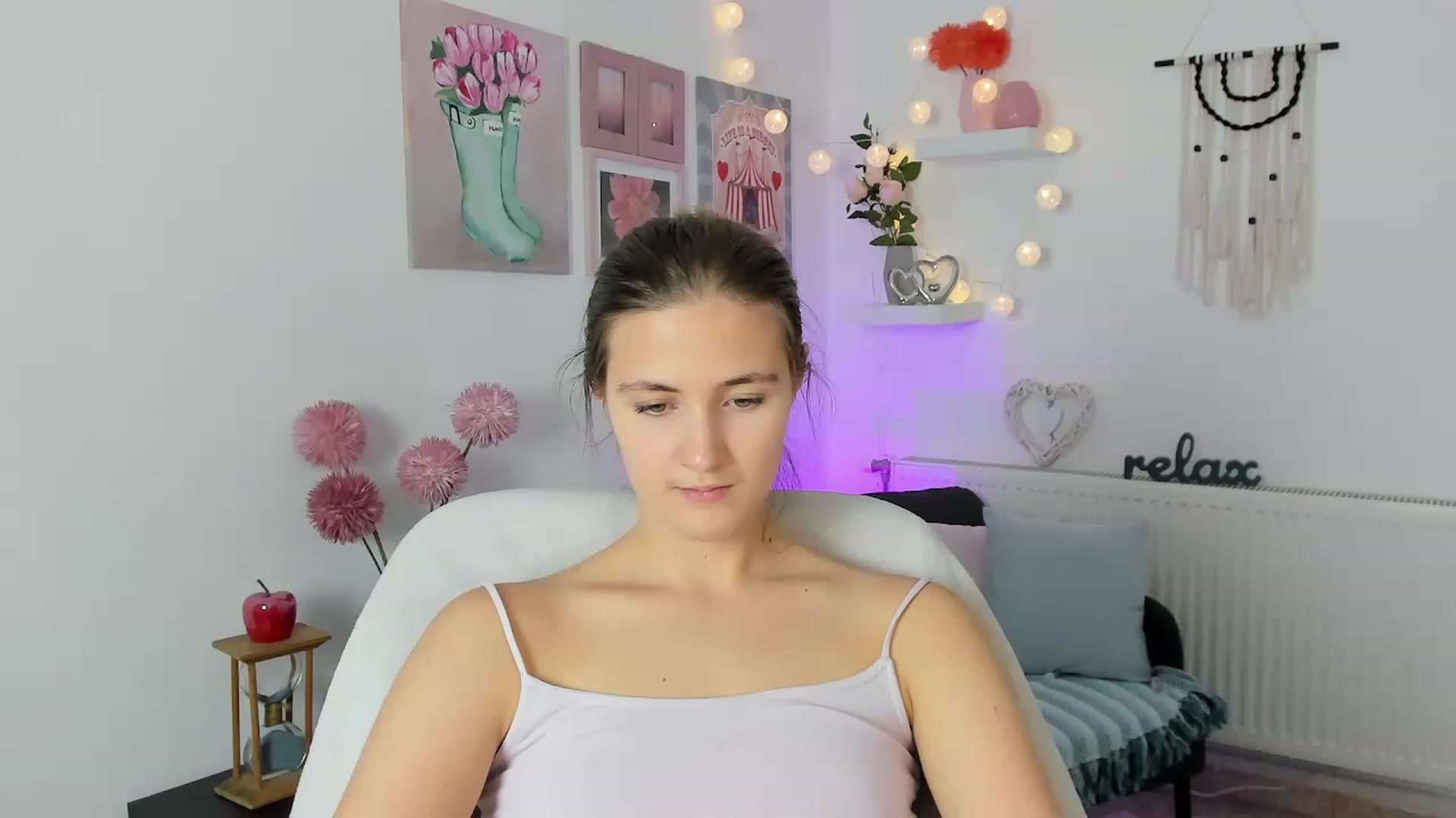 Gallery image thumbnail from Abbey_Grey's myfreecams stream on, 11/20/2022, 16:46 image 1 of 20