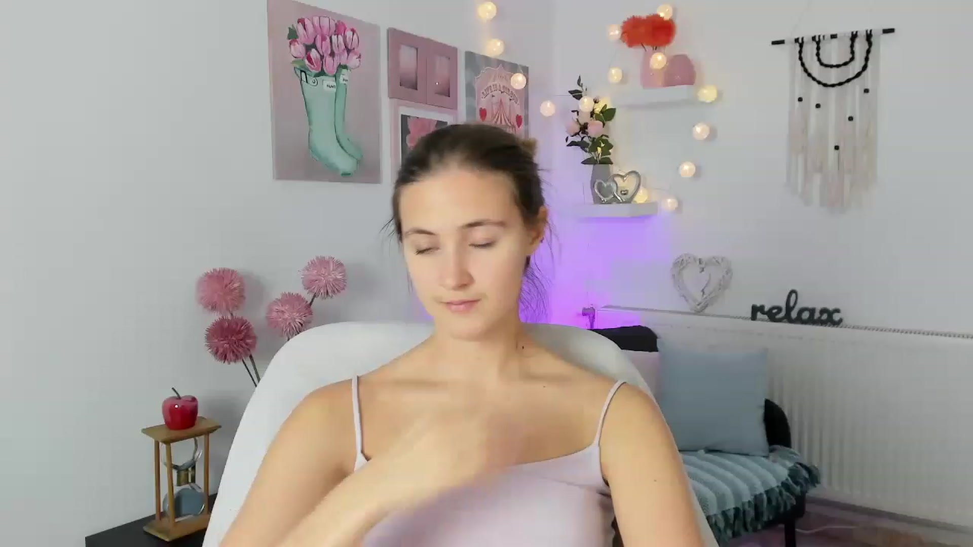 Gallery image thumbnail from Abbey_Grey's myfreecams stream on, 11/20/2022, 16:46 image 10 of 20