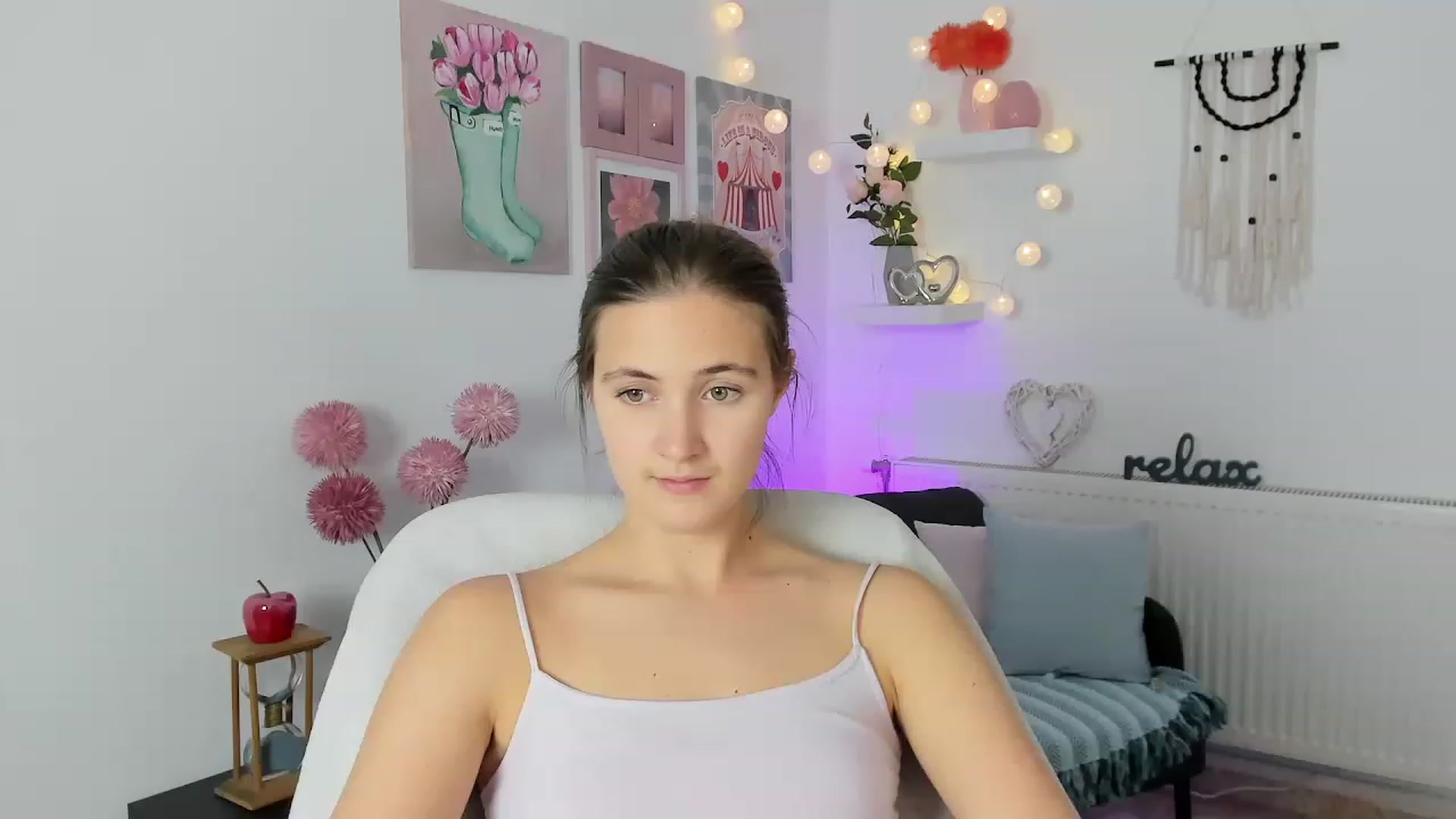 Gallery image thumbnail from Abbey_Grey's myfreecams stream on, 11/20/2022, 16:46 image 16 of 20