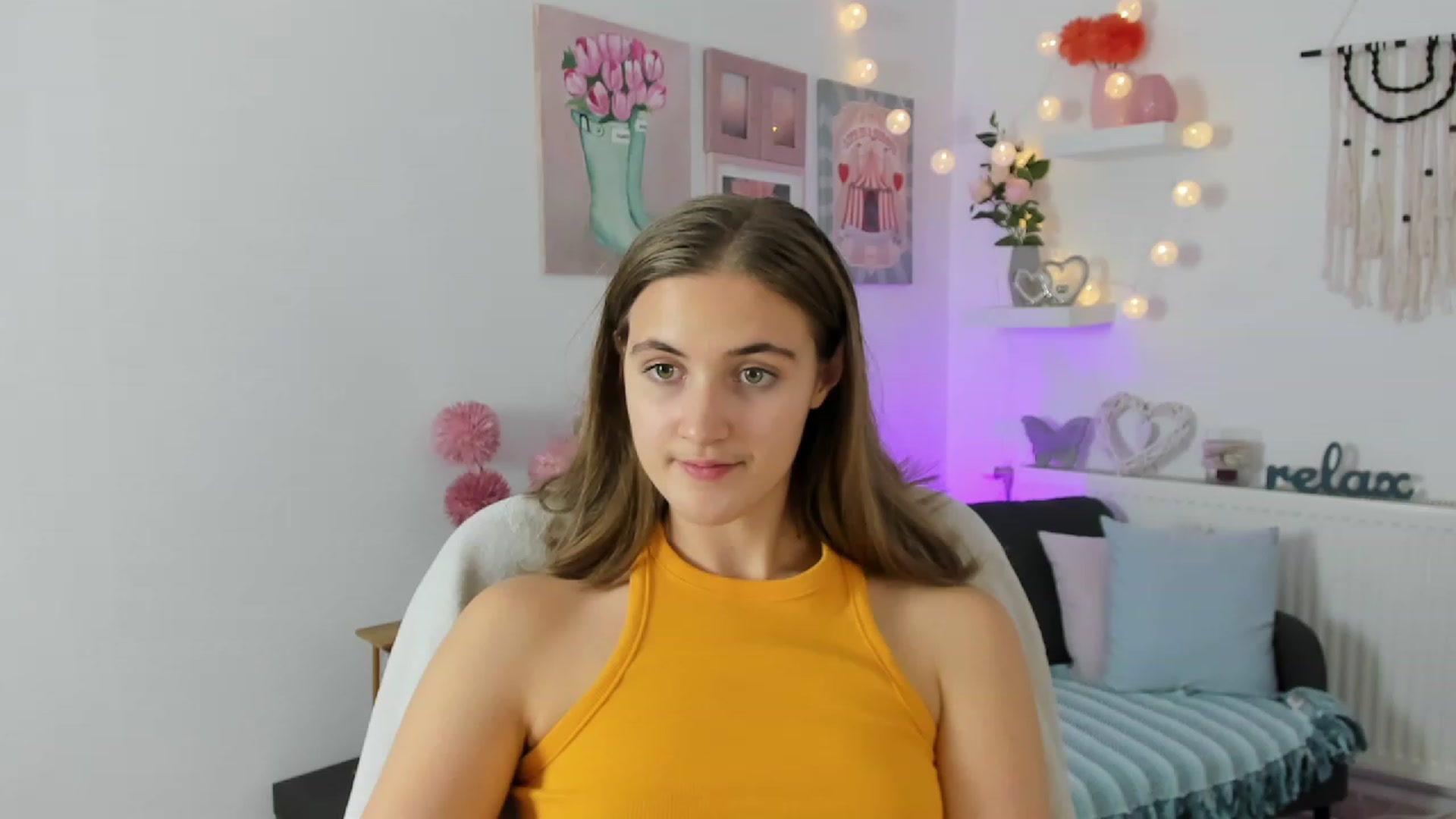 Gallery image thumbnail from Abbey_Grey's myfreecams stream on, 11/25/2022, 15:18 image 17 of 20