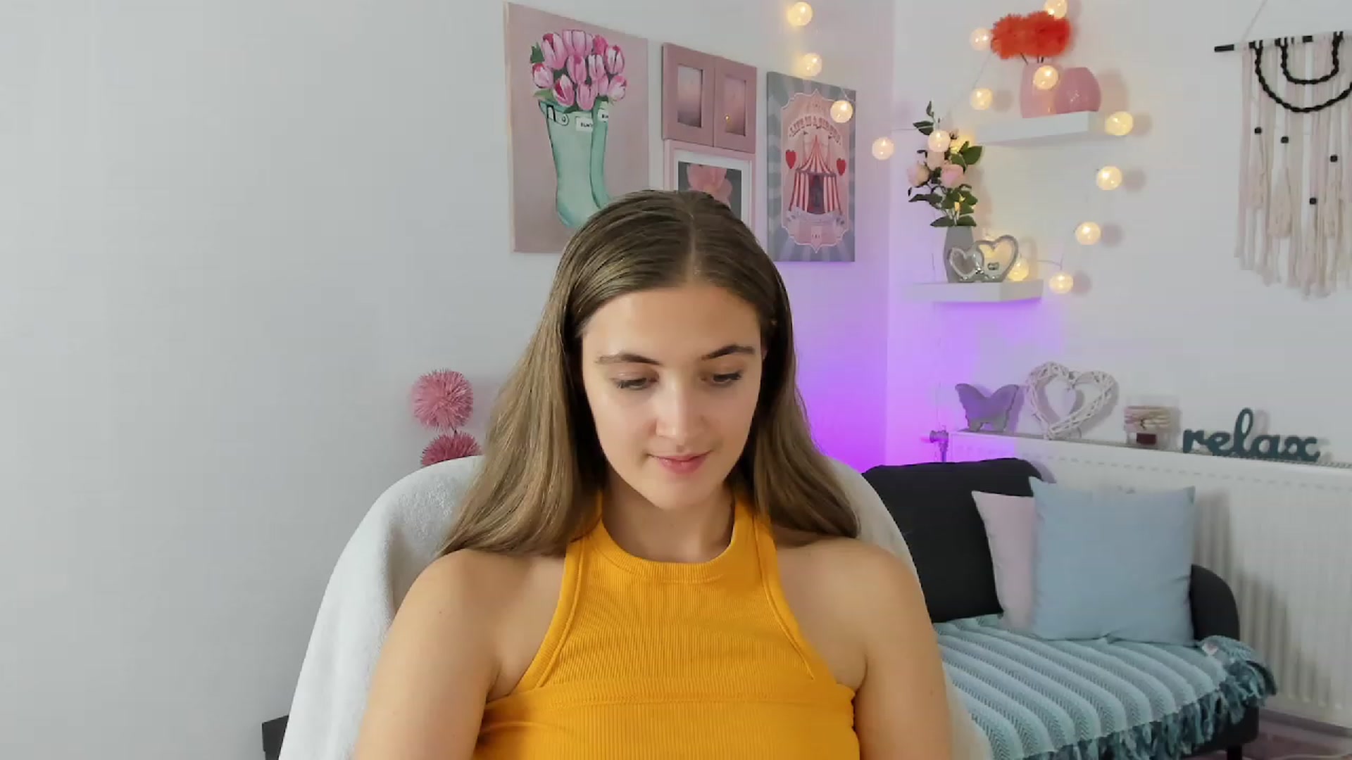 Gallery image thumbnail from Abbey_Grey's myfreecams stream on, 11/25/2022, 16:39 image 5 of 20