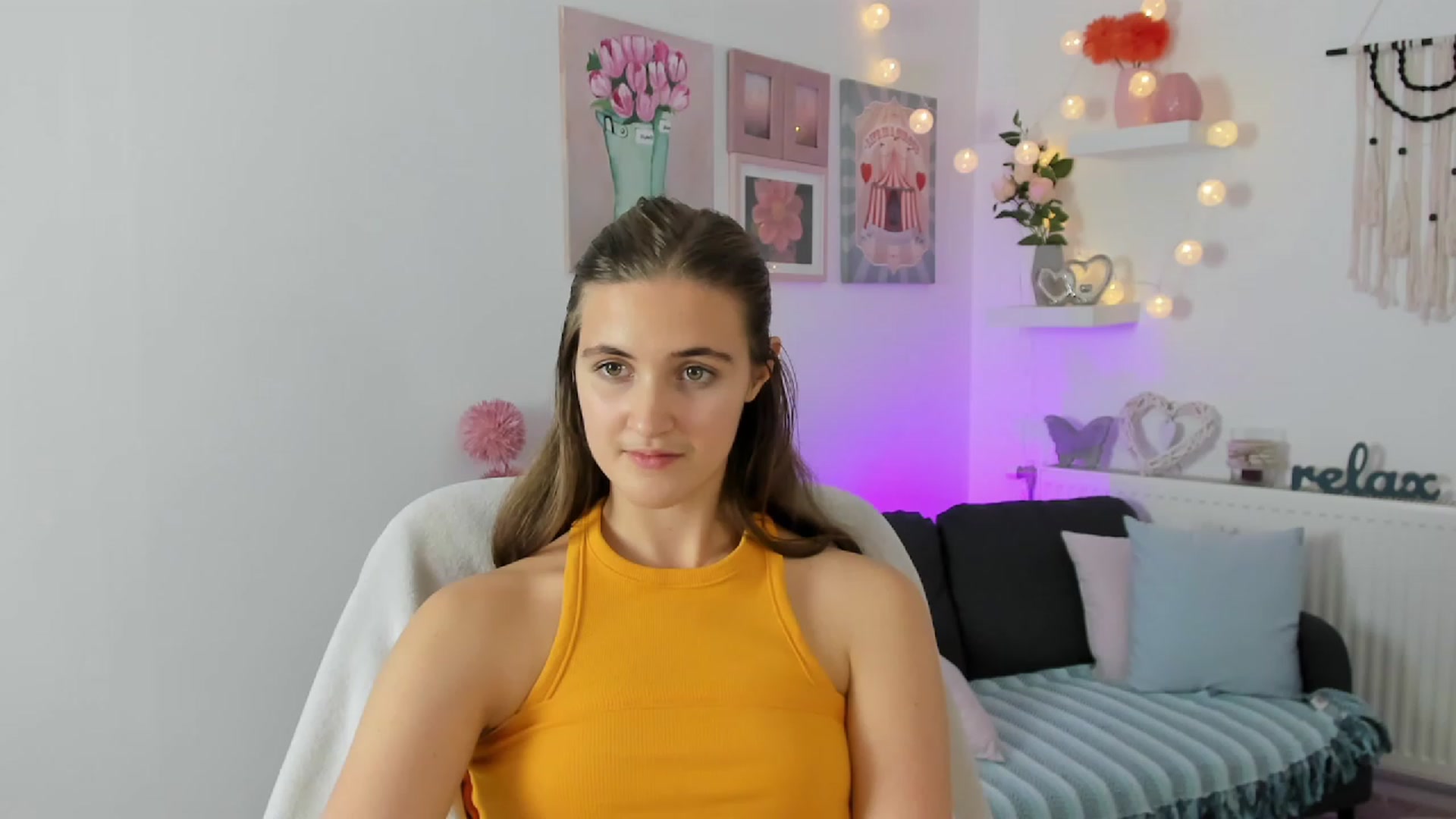 Gallery image thumbnail from Abbey_Grey's myfreecams stream on, 11/25/2022, 18:40 image 5 of 20