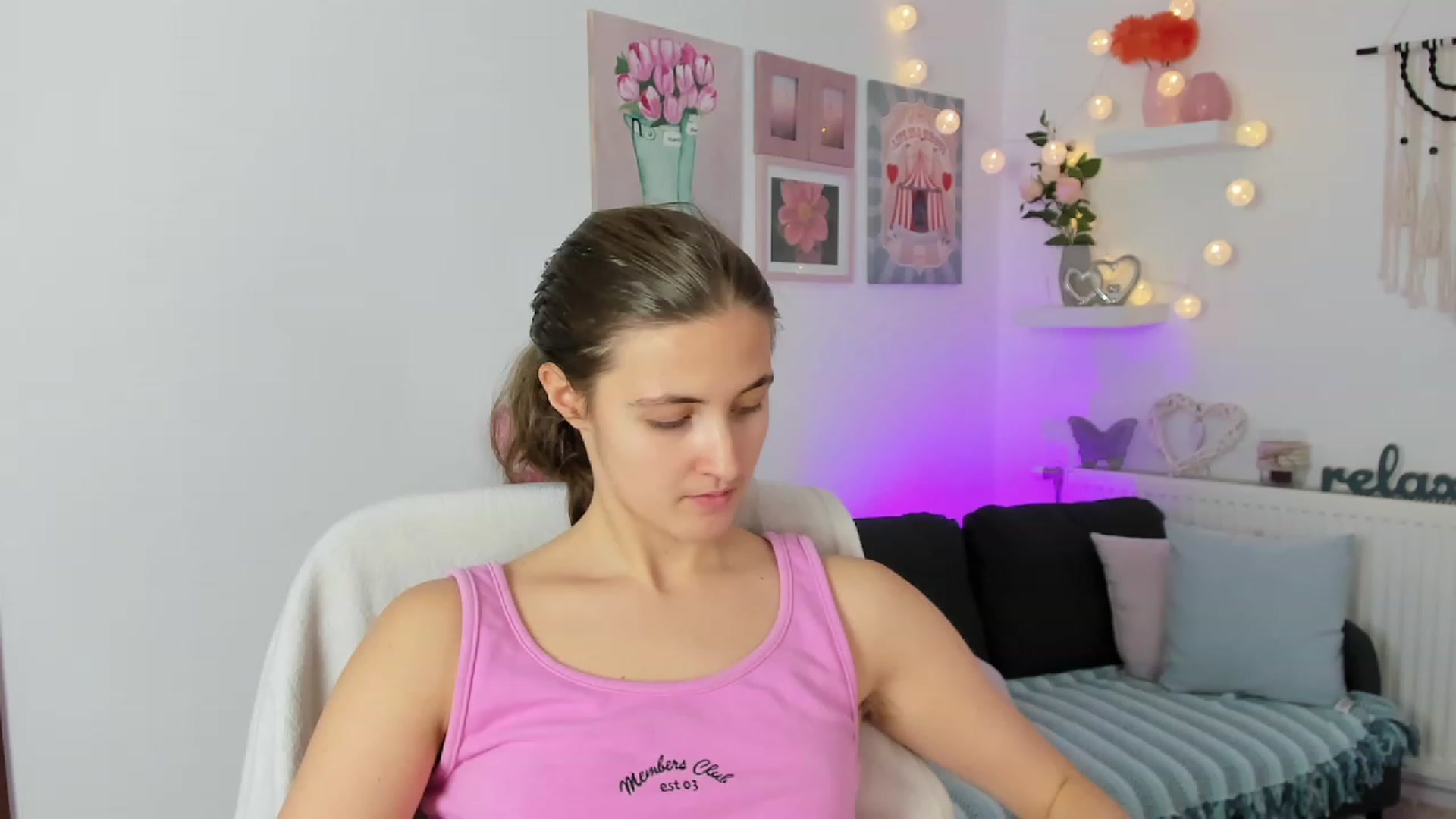 Gallery image thumbnail from Abbey_Grey's myfreecams stream on, 11/26/2022, 13:28 image 11 of 20