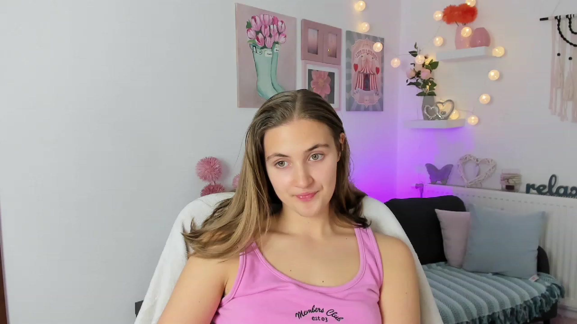 Gallery image thumbnail from Abbey_Grey's myfreecams stream on, 11/26/2022, 14:36 image 19 of 20