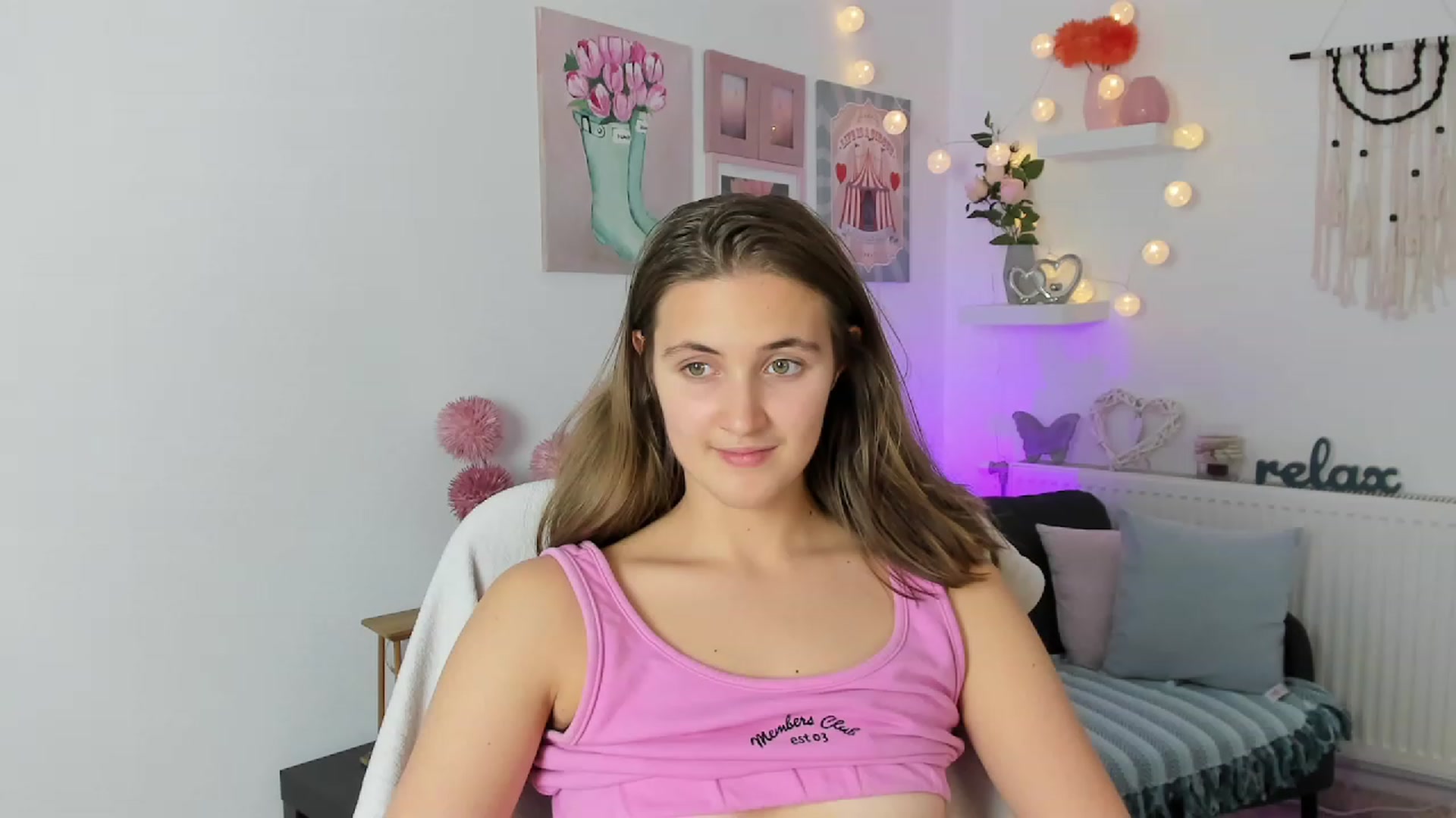 Gallery image thumbnail from Abbey_Grey's myfreecams stream on, 11/26/2022, 17:07 image 1 of 20