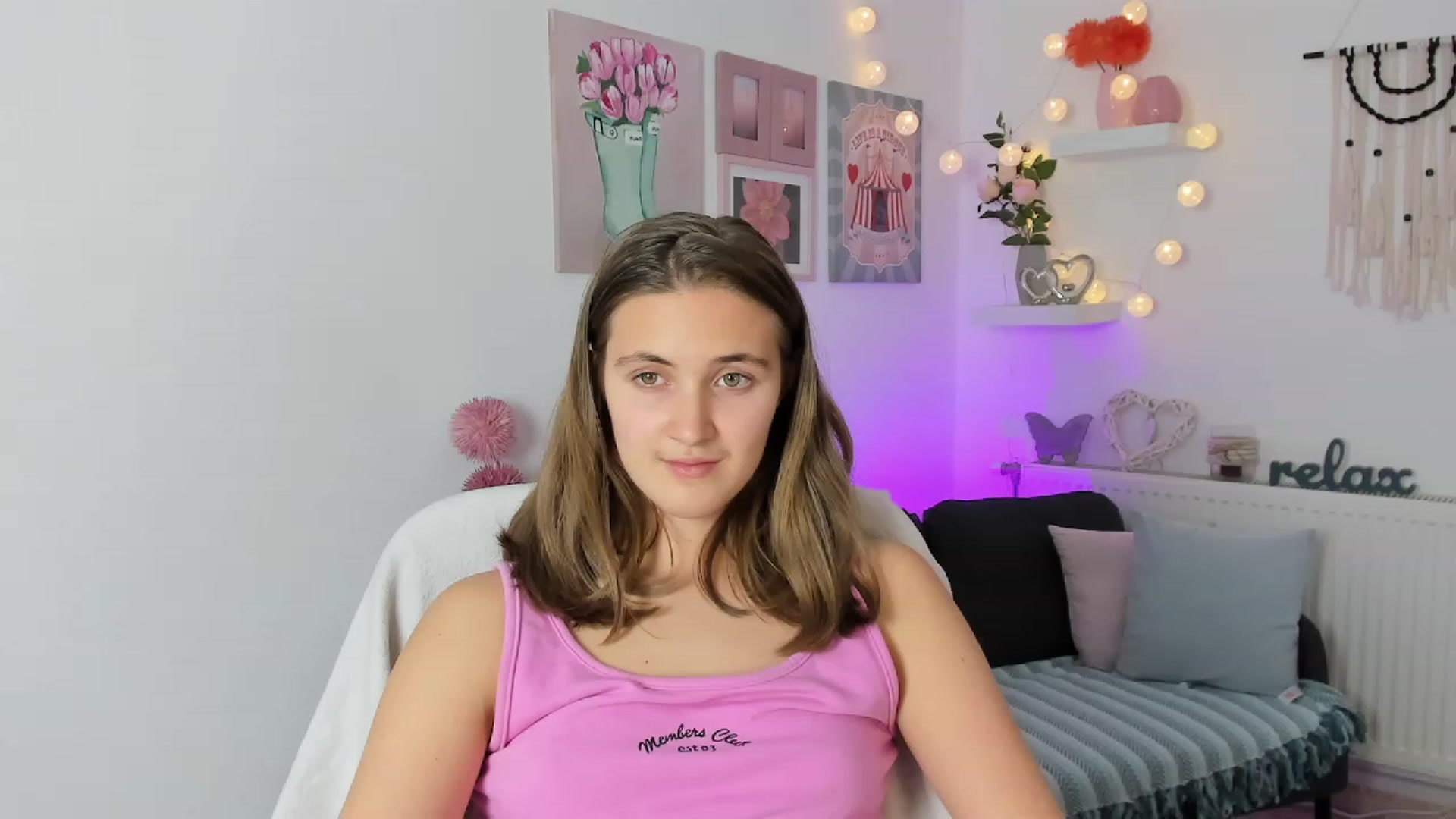 Gallery image thumbnail from Abbey_Grey's myfreecams stream on, 11/26/2022, 17:36 image 12 of 20