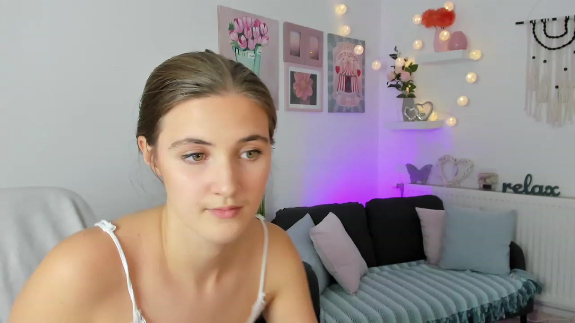 Gallery image thumbnail from Abbey_Grey's myfreecams stream on, 11/27/2022, 13:25 image 1 of 20