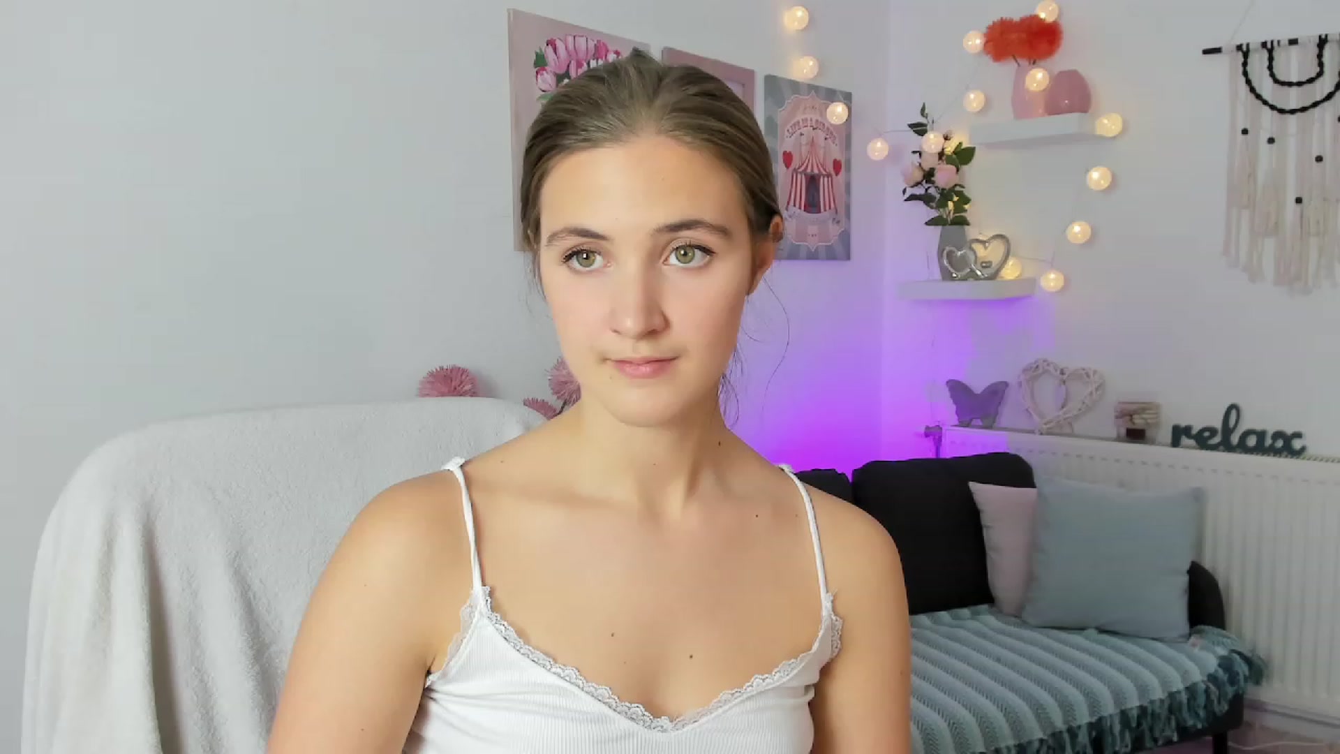 Gallery image thumbnail from Abbey_Grey's myfreecams stream on, 11/27/2022, 13:25 image 19 of 20