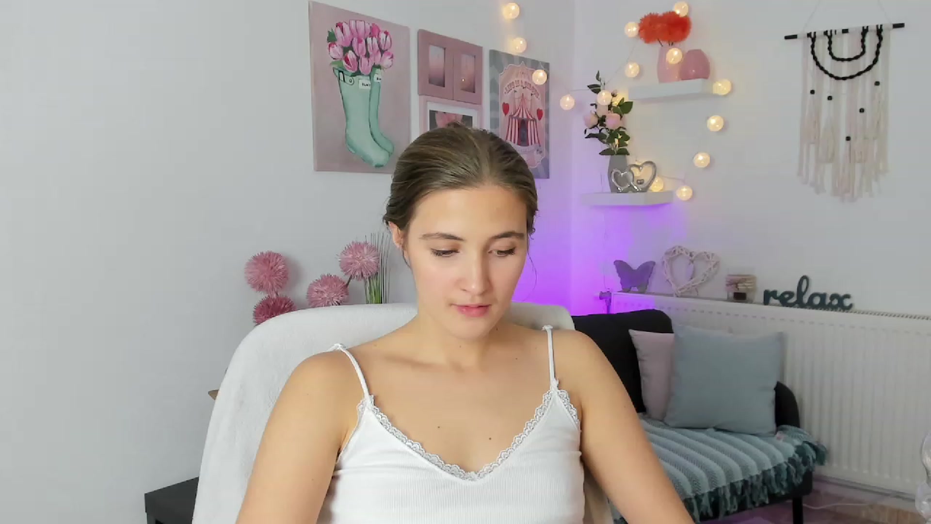 Gallery image thumbnail from Abbey_Grey's myfreecams stream on, 11/27/2022, 14:37 image 8 of 20