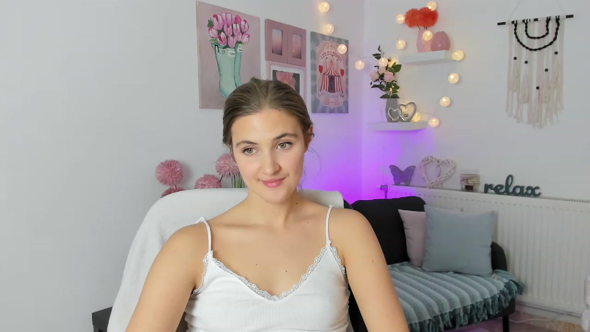 Gallery image thumbnail from Abbey_Grey's myfreecams stream on, 11/27/2022, 15:21 image 1 of 20