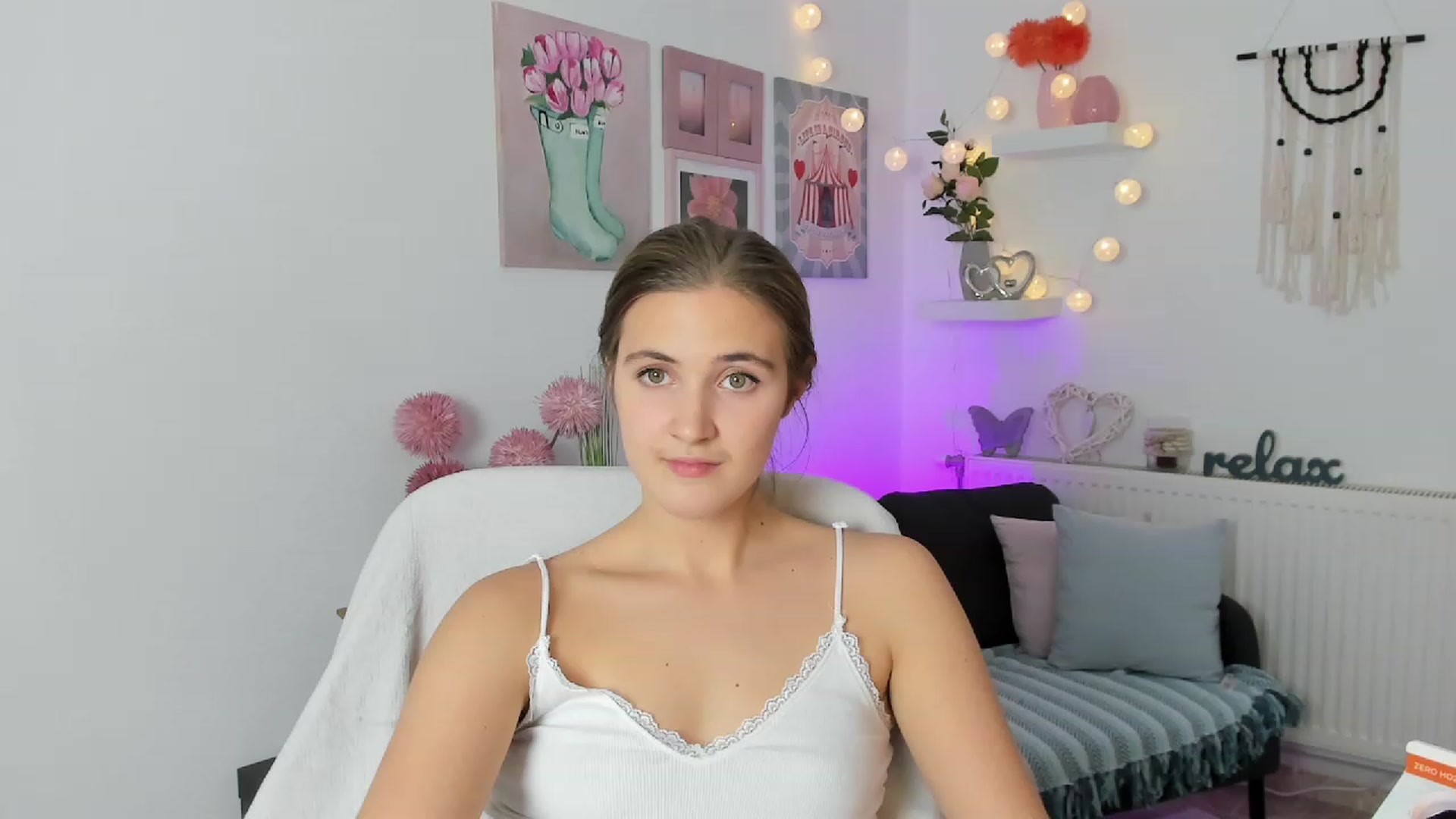 Gallery image thumbnail from Abbey_Grey's myfreecams stream on, 11/27/2022, 17:33 image 10 of 20