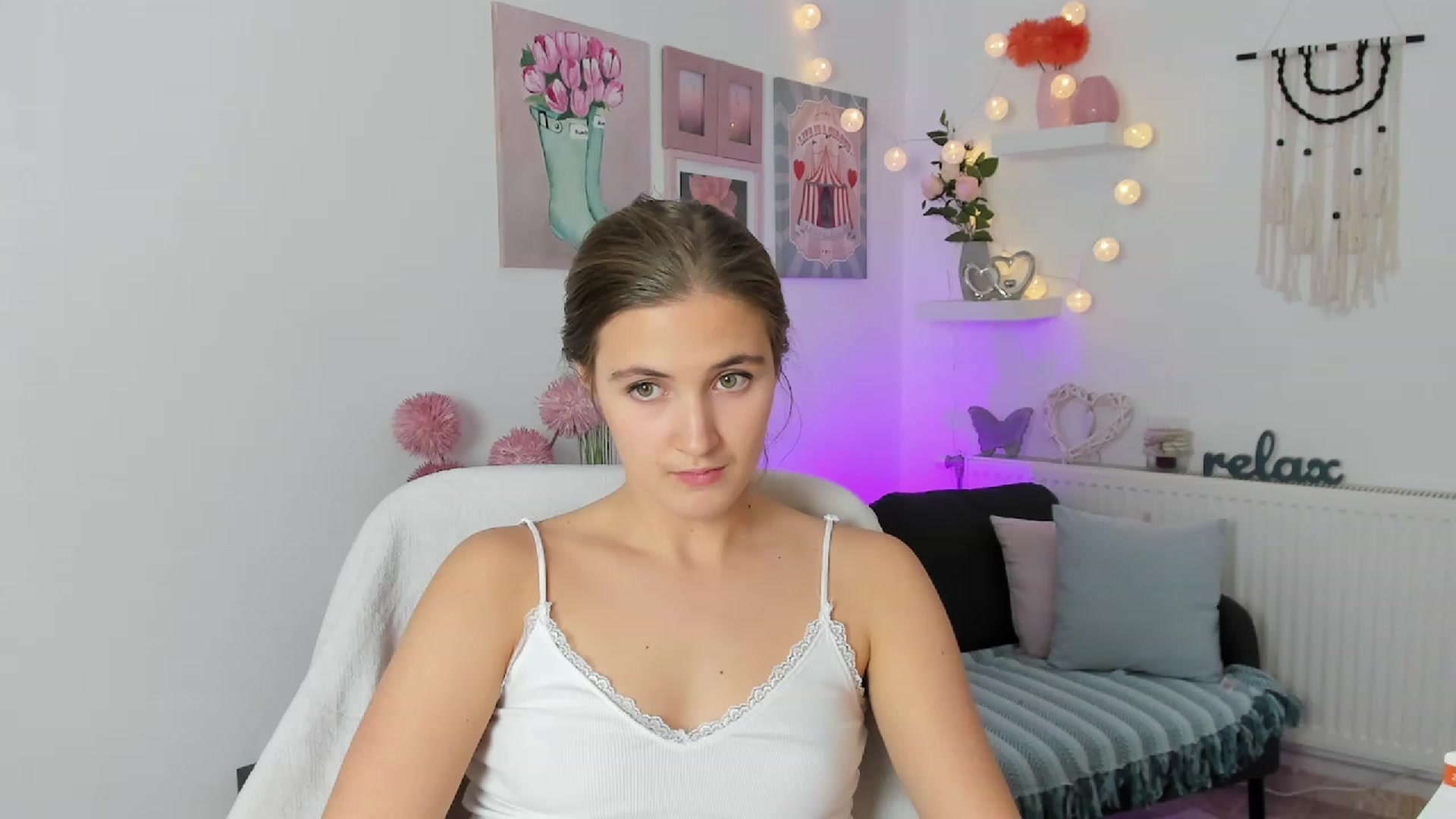 Gallery image thumbnail from Abbey_Grey's myfreecams stream on, 11/27/2022, 17:33 image 9 of 20