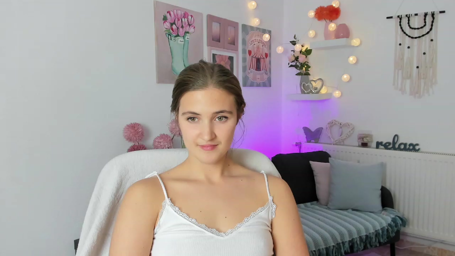 Gallery image thumbnail from Abbey_Grey's myfreecams stream on, 11/27/2022, 17:33 image 3 of 20