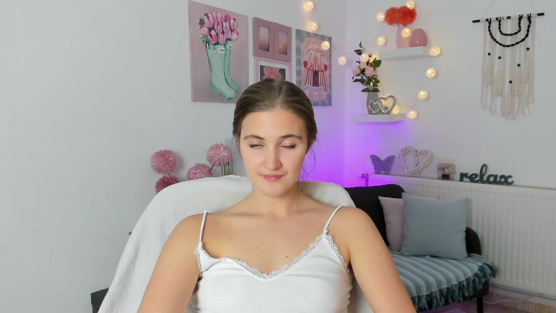 Gallery image thumbnail from Abbey_Grey's myfreecams stream on, 11/27/2022, 17:33 image 20 of 20
