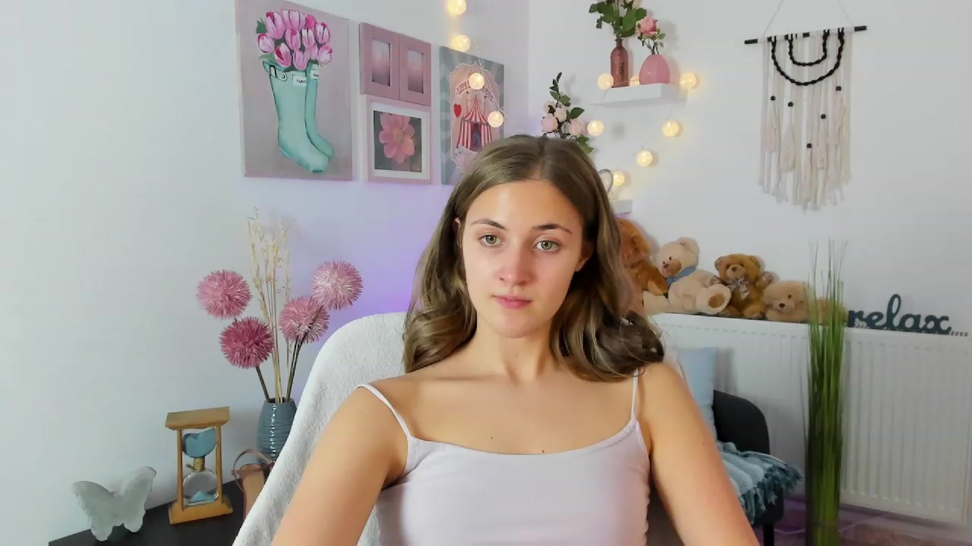 Gallery image thumbnail from Abbey_Grey's myfreecams stream on, 12/02/2022, 16:08 image 5 of 20