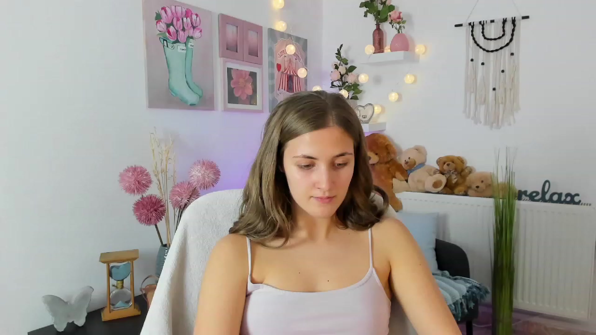 Gallery image thumbnail from Abbey_Grey's myfreecams stream on, 12/02/2022, 16:22 image 13 of 20