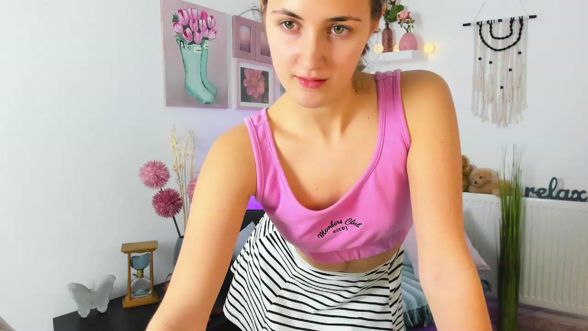Gallery image thumbnail from Abbey_Grey's myfreecams stream on, 12/11/2022, 14:53 image 16 of 20
