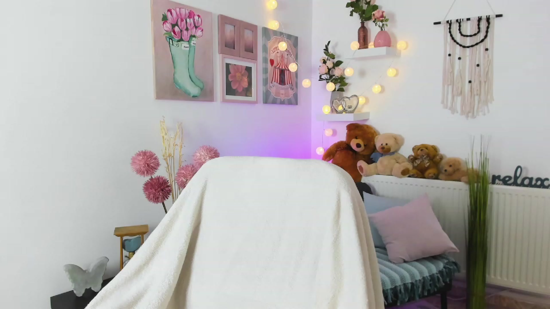 Gallery image thumbnail from Abbey_Grey's myfreecams stream on, 12/11/2022, 15:44 image 11 of 20
