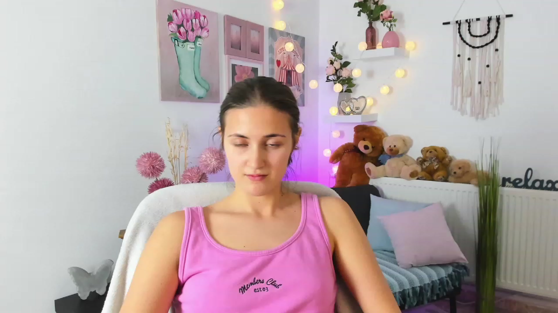 Gallery image thumbnail from Abbey_Grey's myfreecams stream on, 12/11/2022, 17:05 image 2 of 20