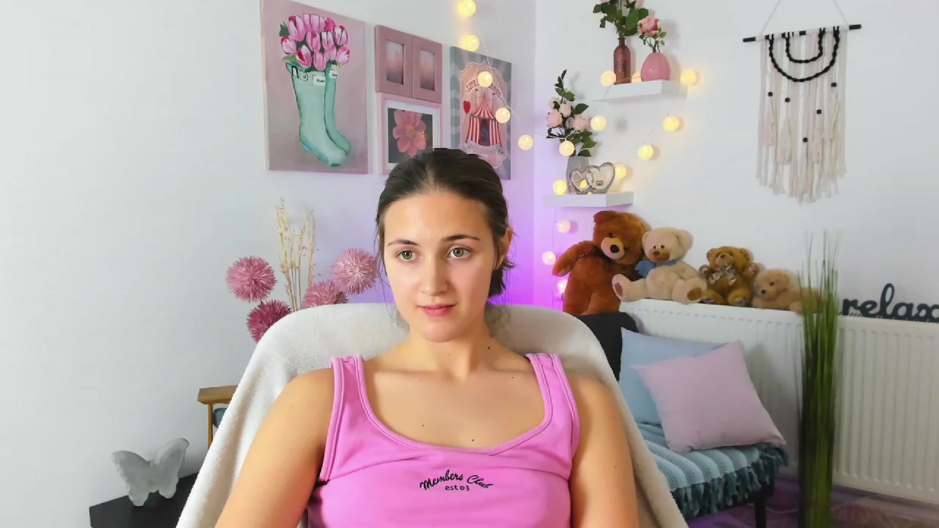 Gallery image thumbnail from Abbey_Grey's myfreecams stream on, 12/11/2022, 18:05 image 16 of 20