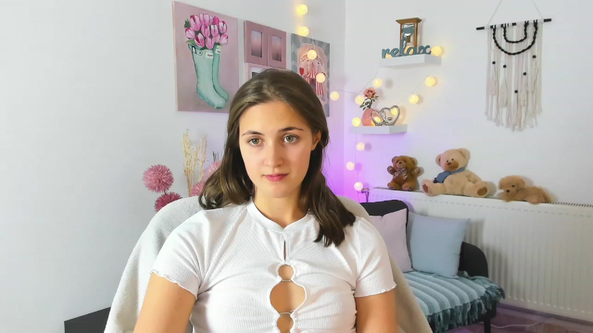 Gallery image thumbnail from Abbey_Grey's myfreecams stream on, 12/15/2022, 19:19 image 19 of 20