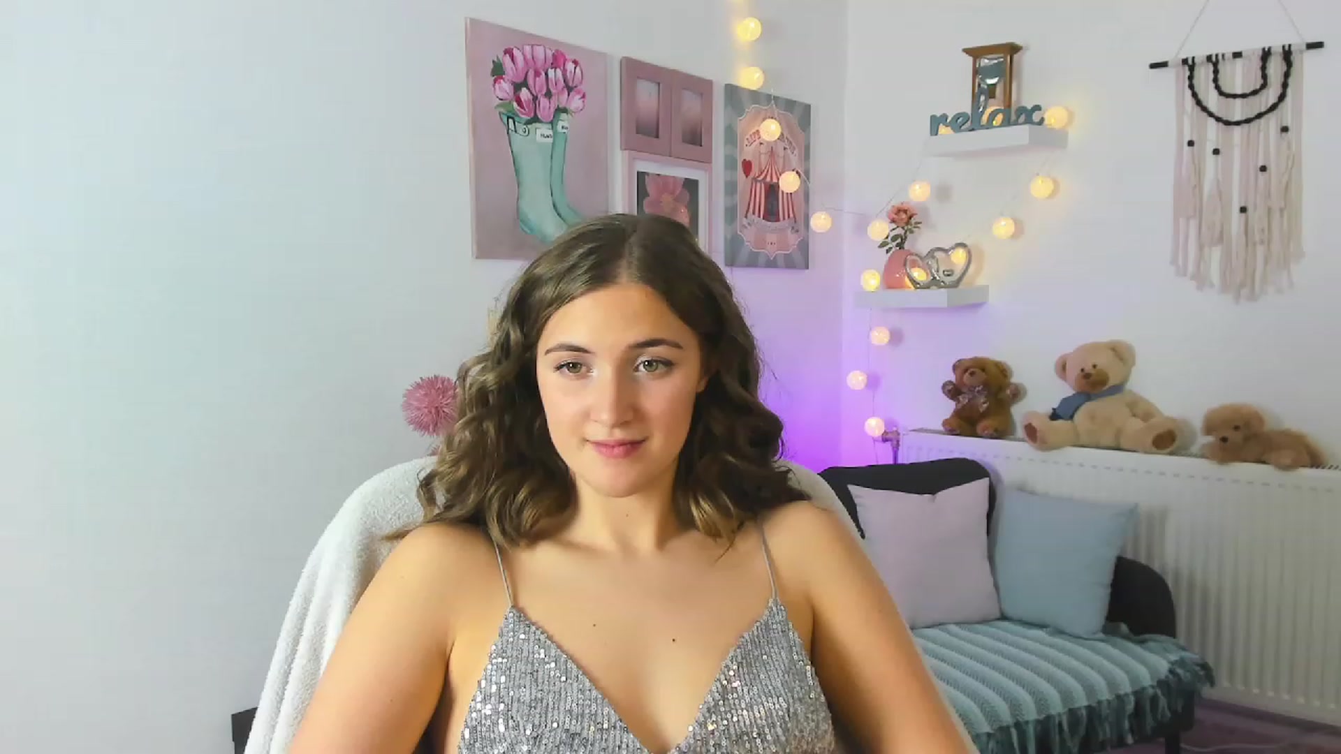 Gallery image thumbnail from Abbey_Grey's myfreecams stream on, 12/18/2022, 17:36 image 18 of 20