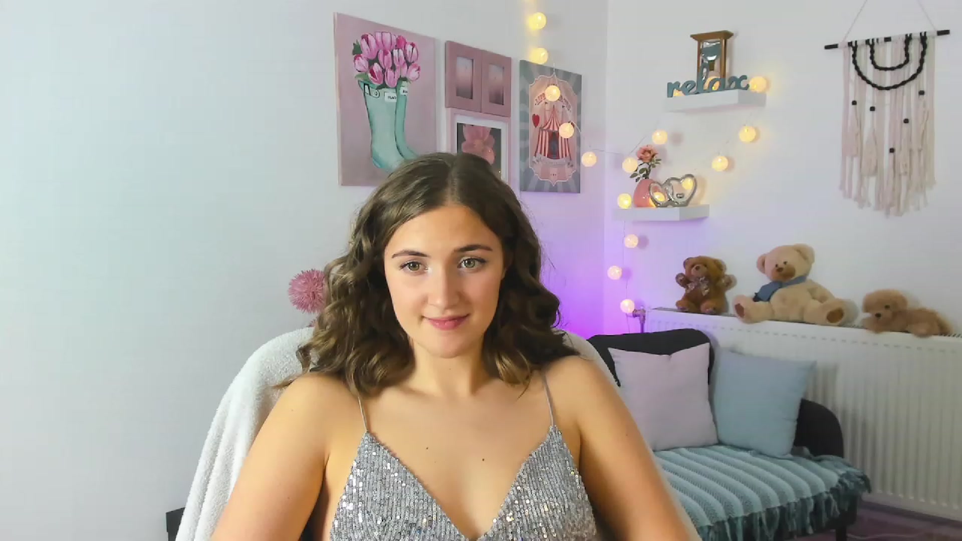 Gallery image thumbnail from Abbey_Grey's myfreecams stream on, 12/18/2022, 17:36 image 16 of 20