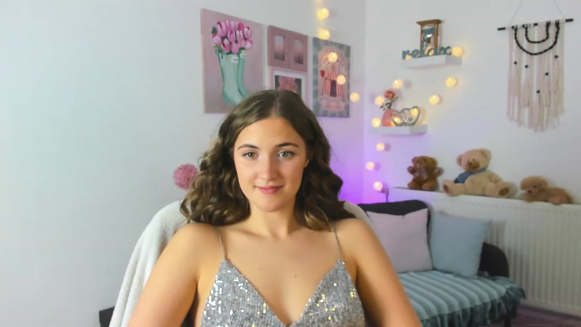 Gallery image thumbnail from Abbey_Grey's myfreecams stream on, 12/18/2022, 17:36 image 9 of 20