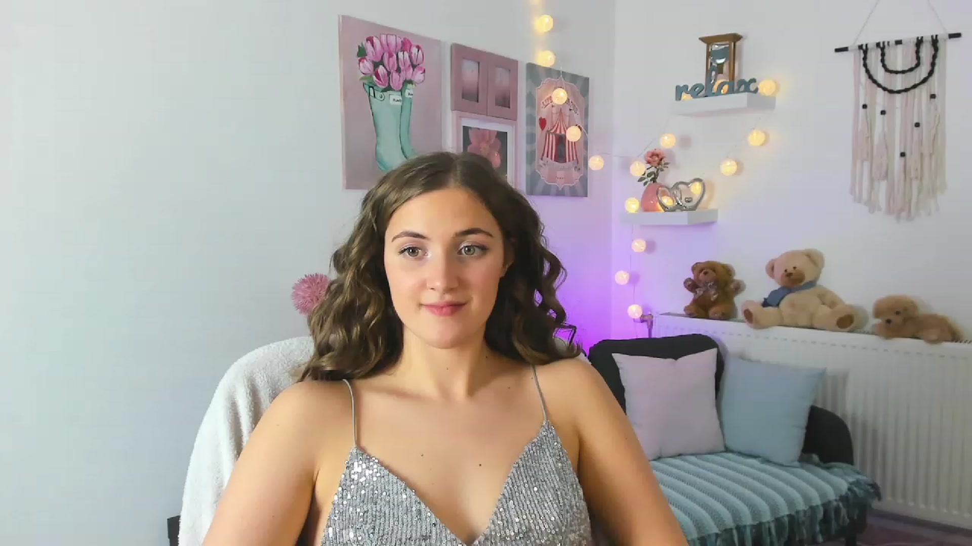 Gallery image thumbnail from Abbey_Grey's myfreecams stream on, 12/18/2022, 19:06 image 6 of 20
