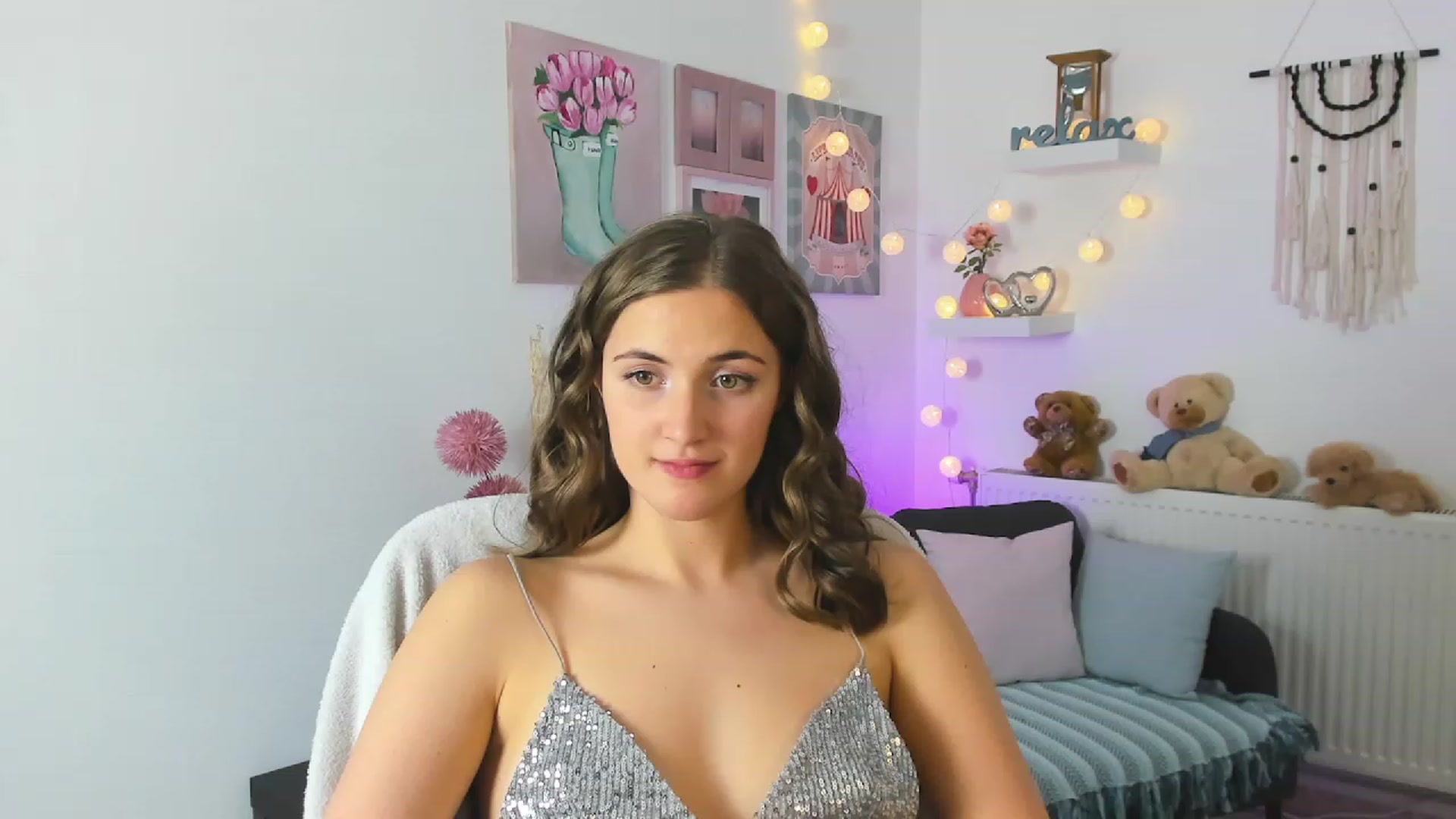 Gallery image thumbnail from Abbey_Grey's myfreecams stream on, 12/18/2022, 19:06 image 18 of 20