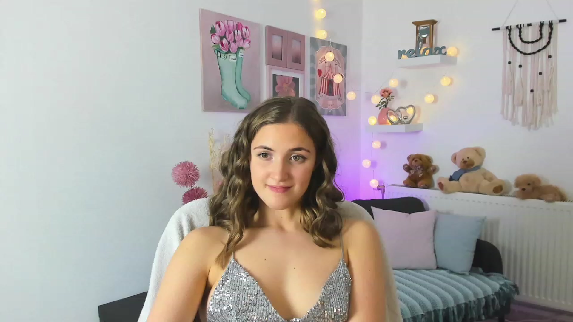 Gallery image thumbnail from Abbey_Grey's myfreecams stream on, 12/18/2022, 20:05 image 16 of 20