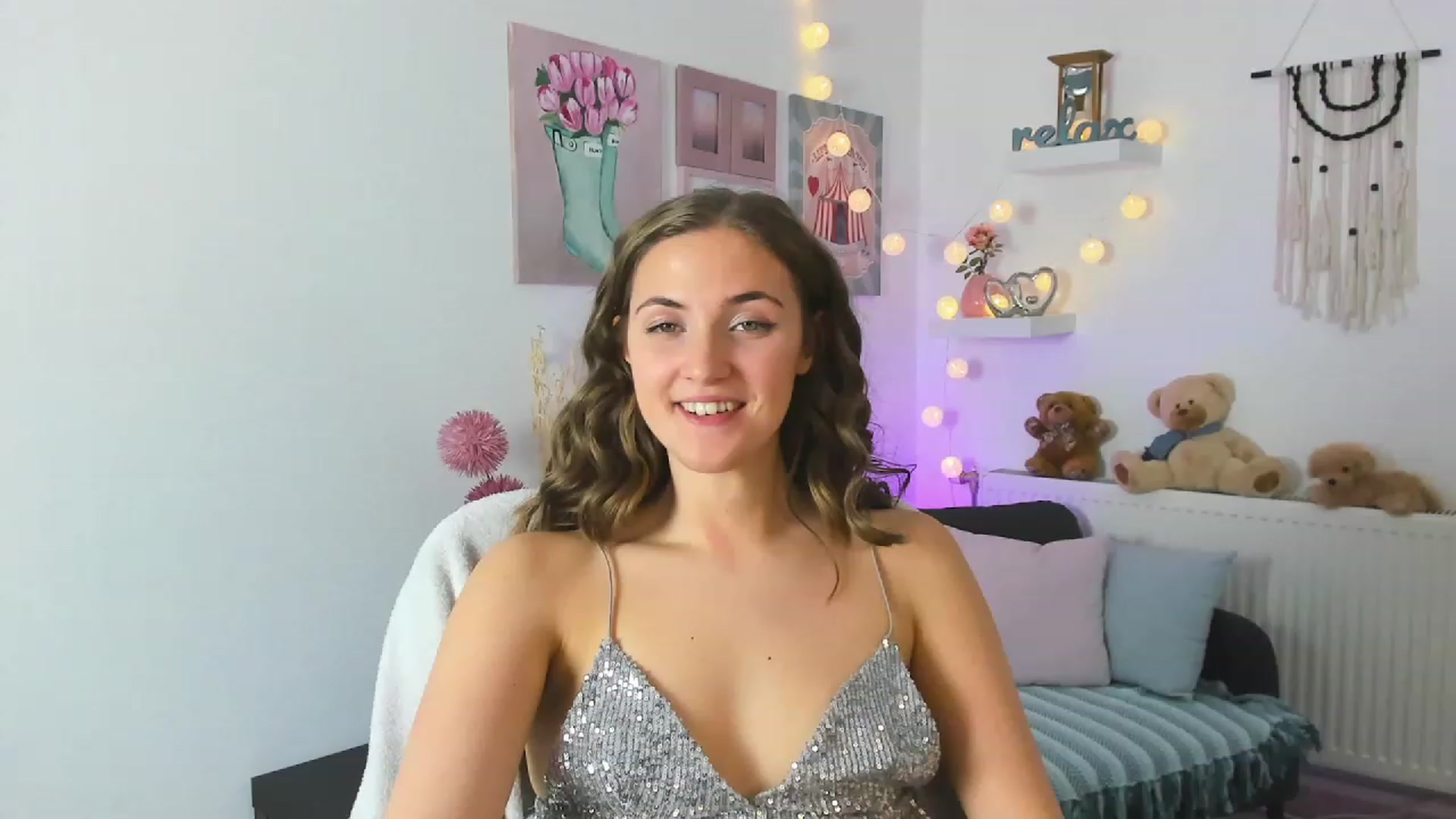 Gallery image thumbnail from Abbey_Grey's myfreecams stream on, 12/18/2022, 20:05 image 4 of 20