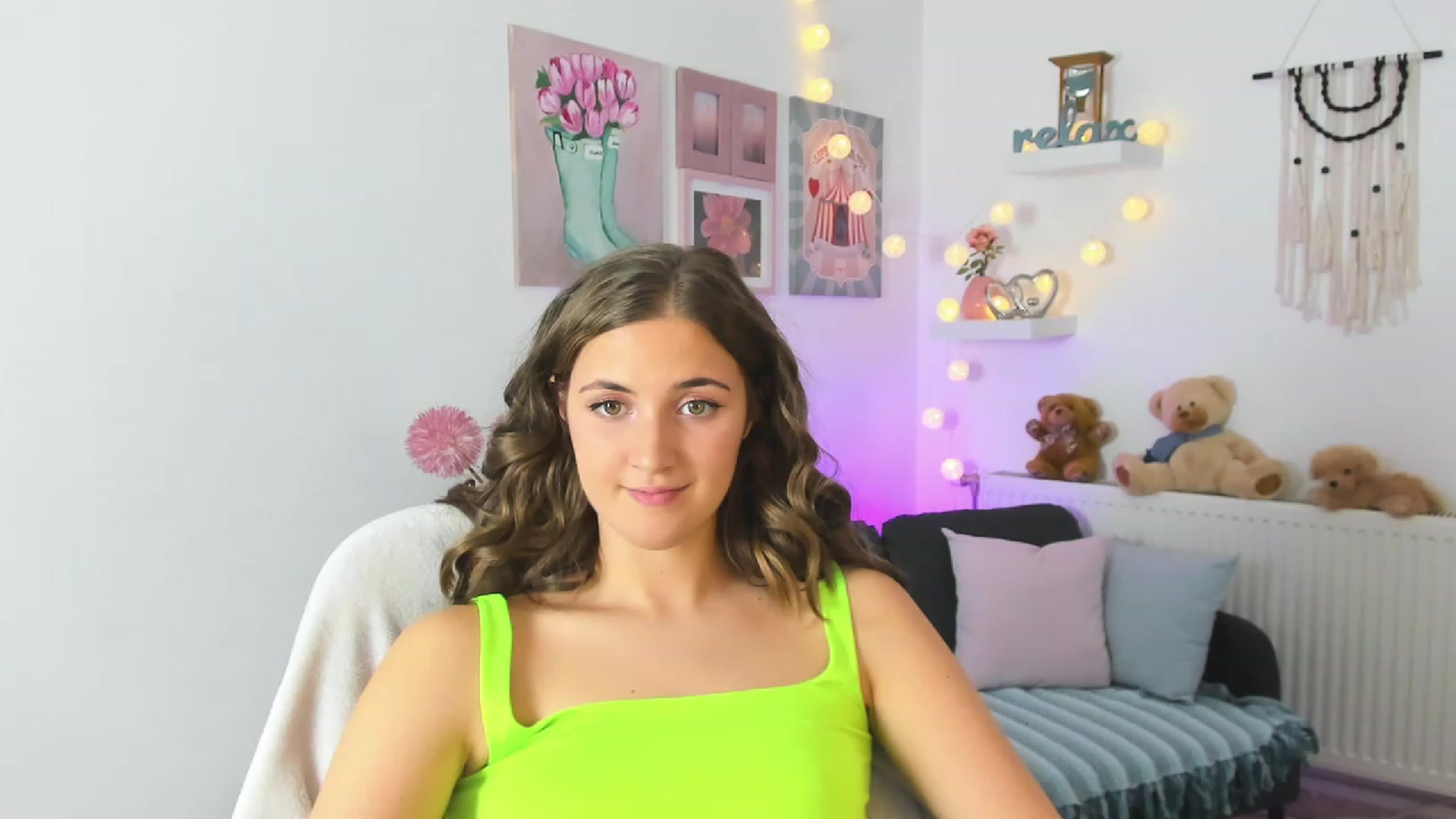 Gallery image thumbnail from Abbey_Grey's myfreecams stream on, 12/19/2022, 16:56 image 12 of 20