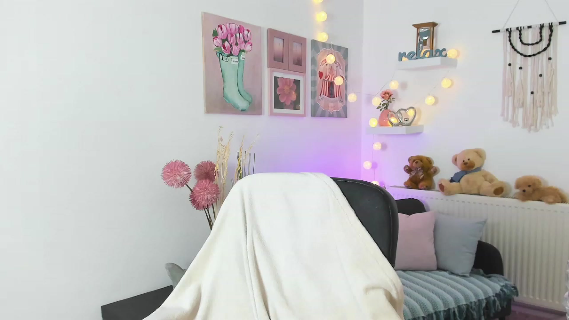 Gallery image thumbnail from Abbey_Grey's myfreecams stream on, 12/19/2022, 18:55 image 13 of 20